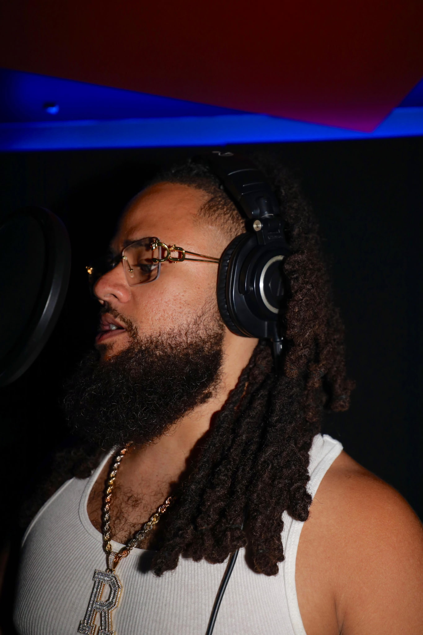 R_Money Turned His Pain Into Music and "Pa La Isla" Is Where It All Comes Together
